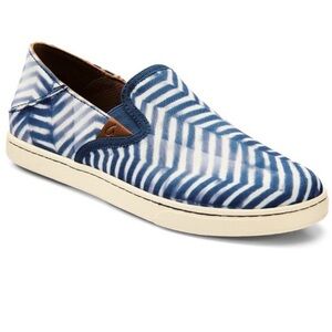 Like new OluKai Vintage Indigo & Off White Pehuea Sneakers